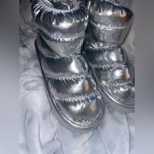 H&M Iridescent Padded Boots